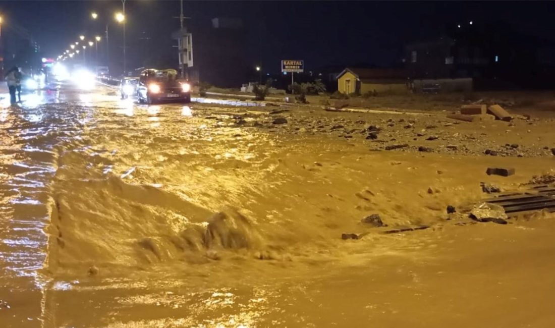 Konya Yunak'ta tesirli olan sağanak sırasında köprü çöktü, birtakım meskenleri