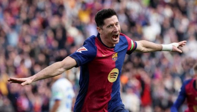 İspanya La Liga gruplarından Barcelona, Polonyalı golcü futbolcusu Robert Lewandowski'nin