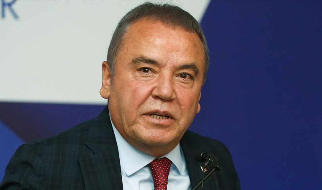 Antalya'da iki vatandaş Tutuklu Antalya eski Büyükşehir Belediye Başkanı Muhittin