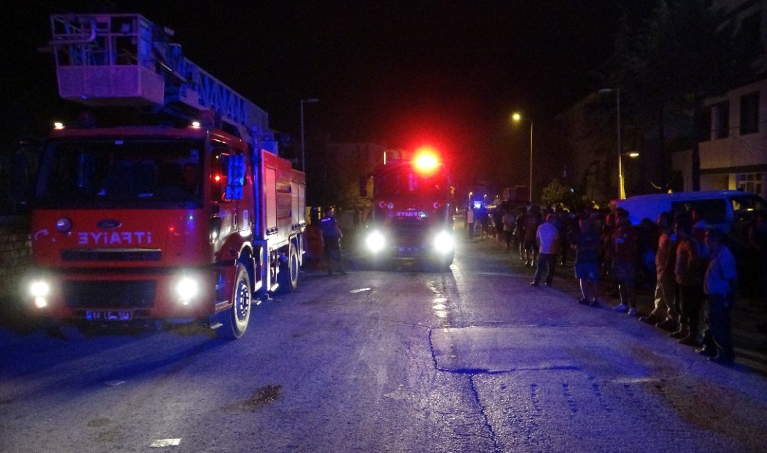 Yeşilyurt ilçesinde, bir inşaat şantiyesinde personellerin kaldığı konteynerde çıkan yangın