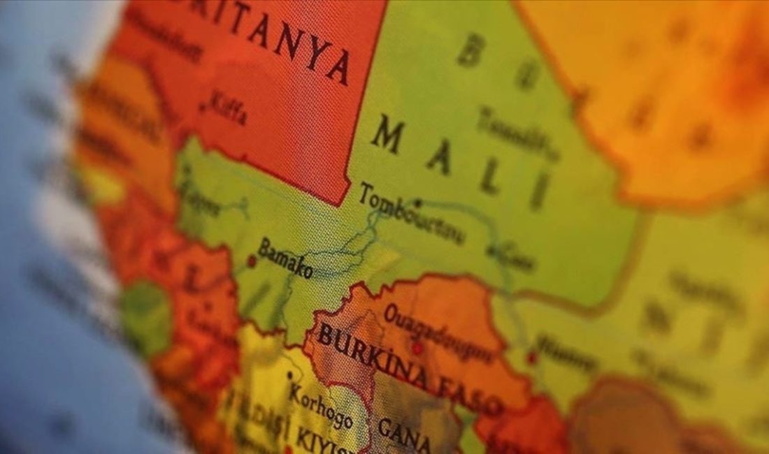Mali'de darbe teşebbüsünün engellendiği ve ortalarında bir Fransız vatandaşının da