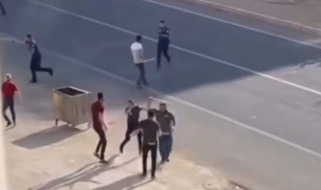 Mardin'de iki aile ortasında boşanma problemi nedeniyle çıkan taşlı ve