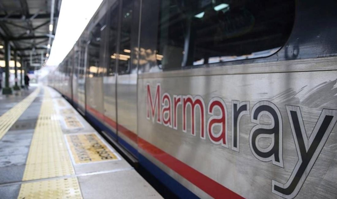 Marmaray duraklarında 1 saat ortayla iki kişi raylara atlayarak hayatına