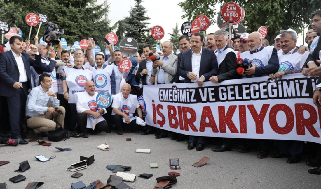 8’inci periyot toplu mukavele görüşmelerinde hükümetin verdiği artırım teklifini protesto