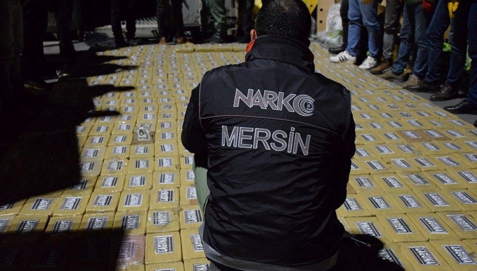 Mersin Limanı'nda bir konteynerde 587 kilogram esrar ele geçirildi. Olaya