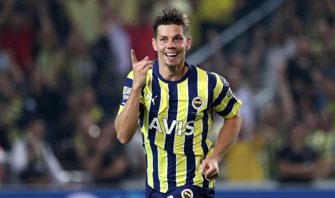 Fenerbahçeli futbolcu Miha Zajc'ın Dinamo Zagreb ile kontrat imzaladığı belirtildi.