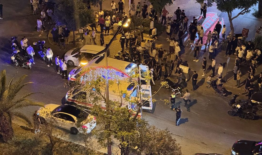 Adana'da vazife sırasında kullandıkları motosiklet devrilen 2 polis memuru yaralandı.