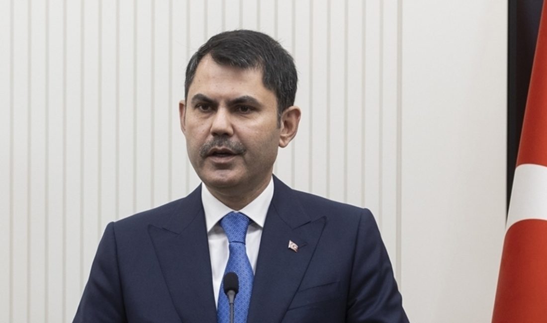 Adıyaman'daki emlak konut projesi alanında, konut projelerine ait açıklamalar yapan