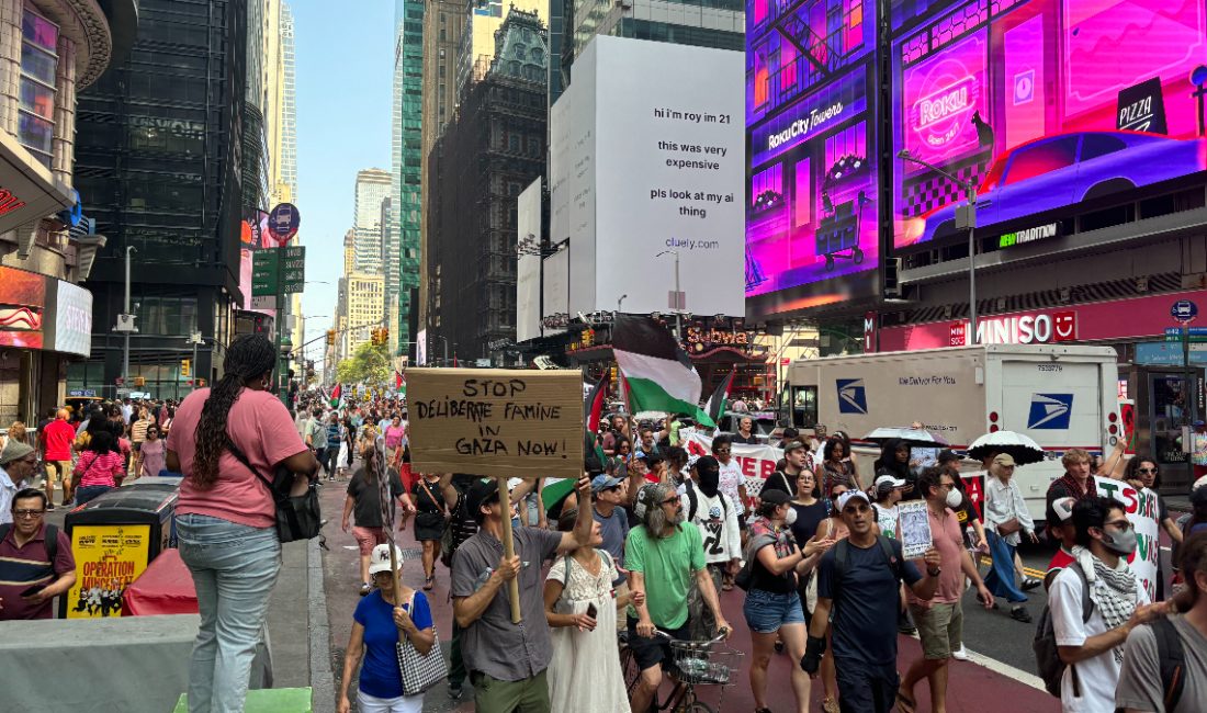 ABD’nin New York kentinde on binlerce kişi, İsrail’in Gazze’deki taarruzlarını