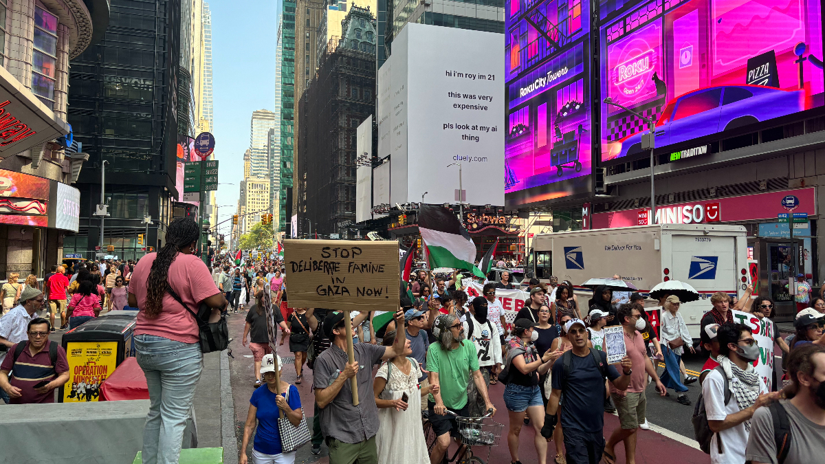 ABD’nin New York kentinde on binlerce kişi, İsrail’in Gazze’deki taarruzlarını
