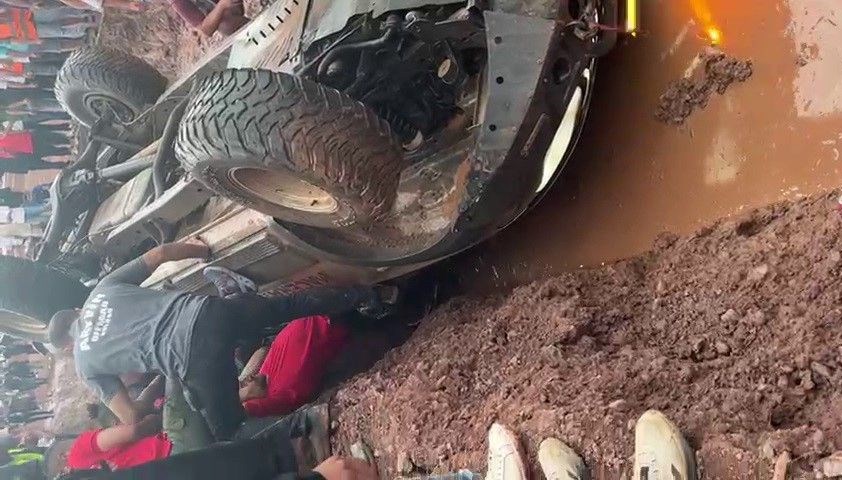 Artvin'de düzenlenen off-road yarışı sırasında meydana gelen kaza, yürekleri ağza getirdi.
