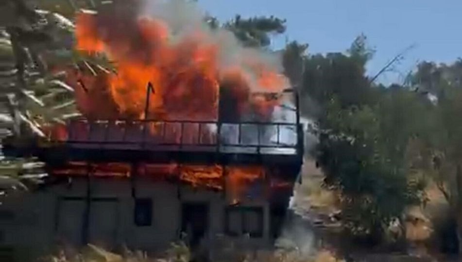 Muğla'nın Bodrum ilçesinde bir meskende bilinmeyen nedenden yangın çıktı. Yangın tüm