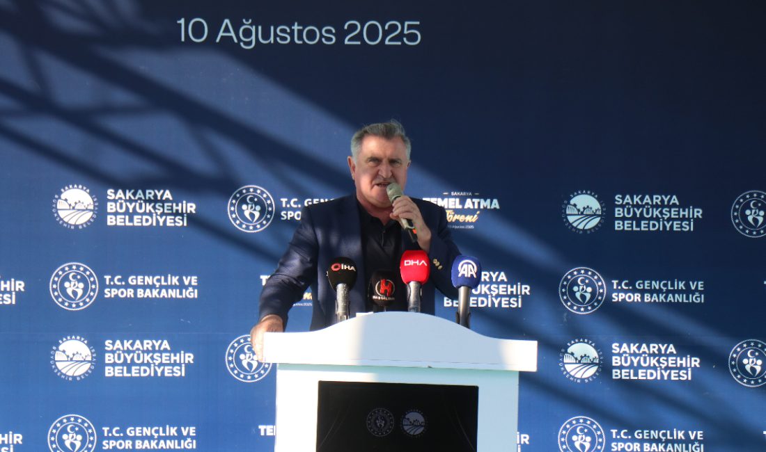 Gençlik ve Spor Bakanı Osman Aşkın Bak, Türkiye'nin FIFA standartlarında