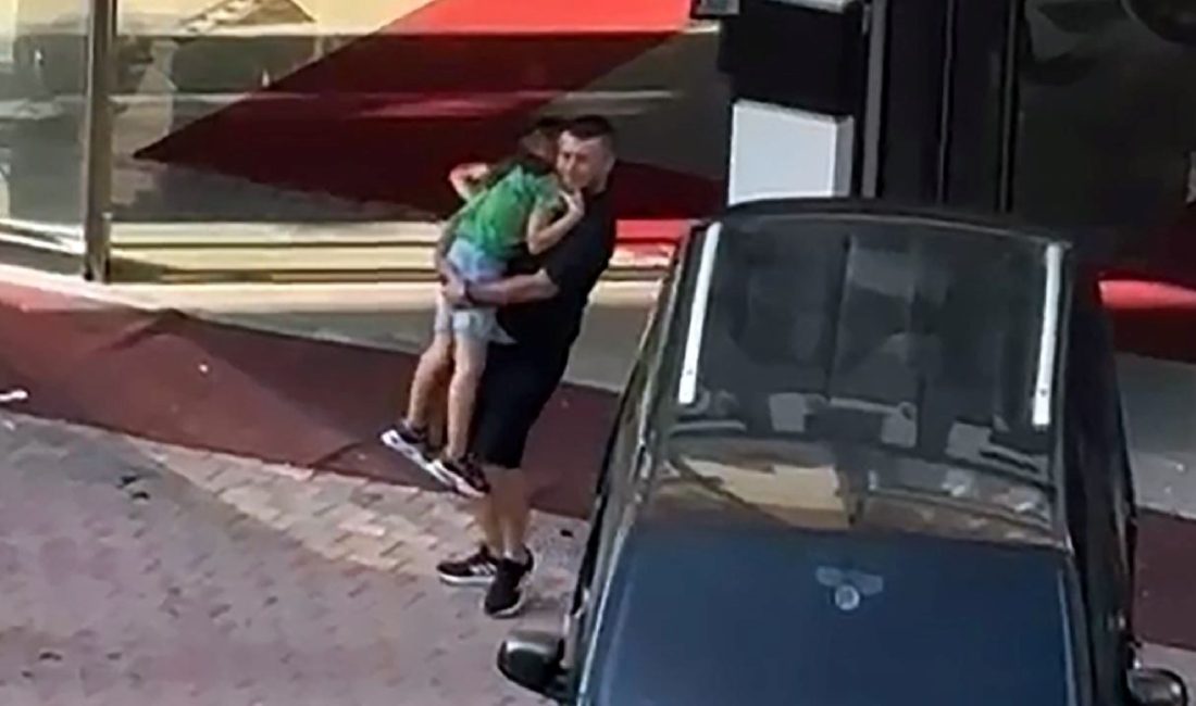 Niğde'de kimliği meçhul şüphelilerin bir oto galeriye düzenlediği silahlı akında sokakta