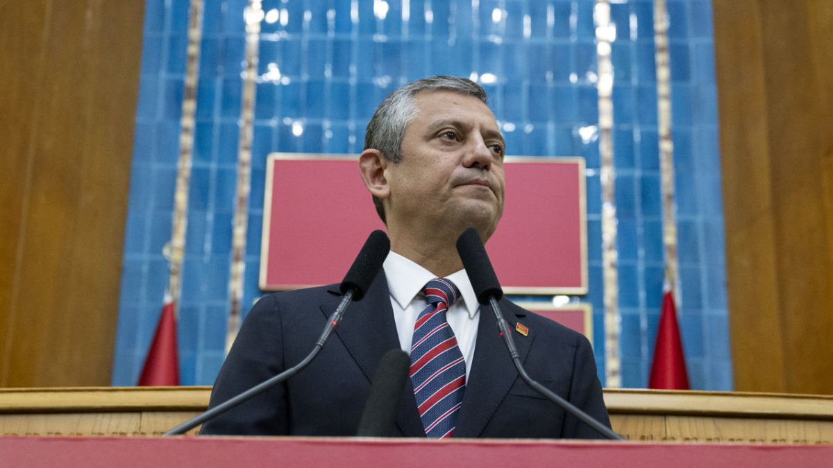 Şehit ve gazi yakınlarını ziyaret eden Özel, "Bu işin kolayı