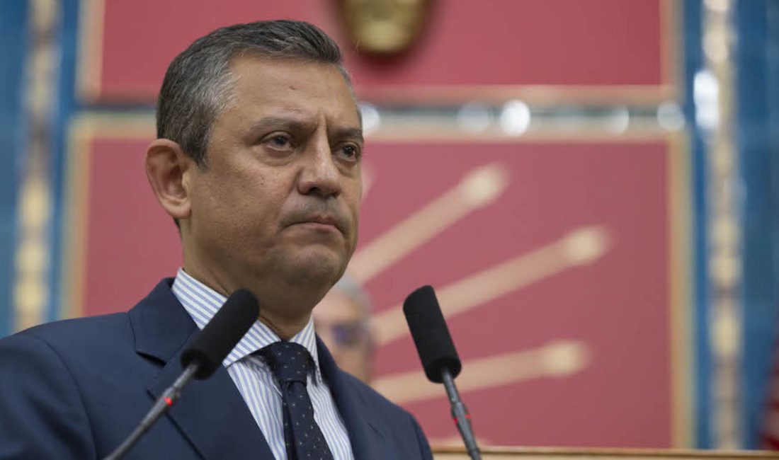 Özgür Özel, şehit Eren Bülbül ve şehit Jandarma Astsubay Kıdemli