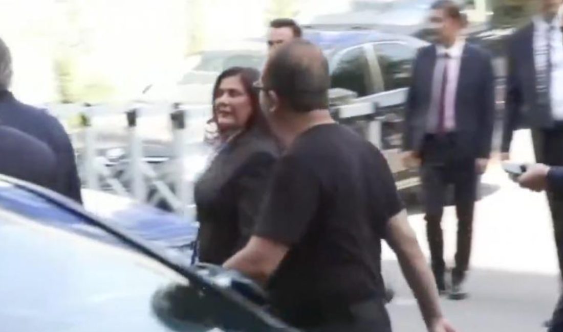 3 belediye başkanı ile birlikte CHP'den istifa ettiğini duyuran ve