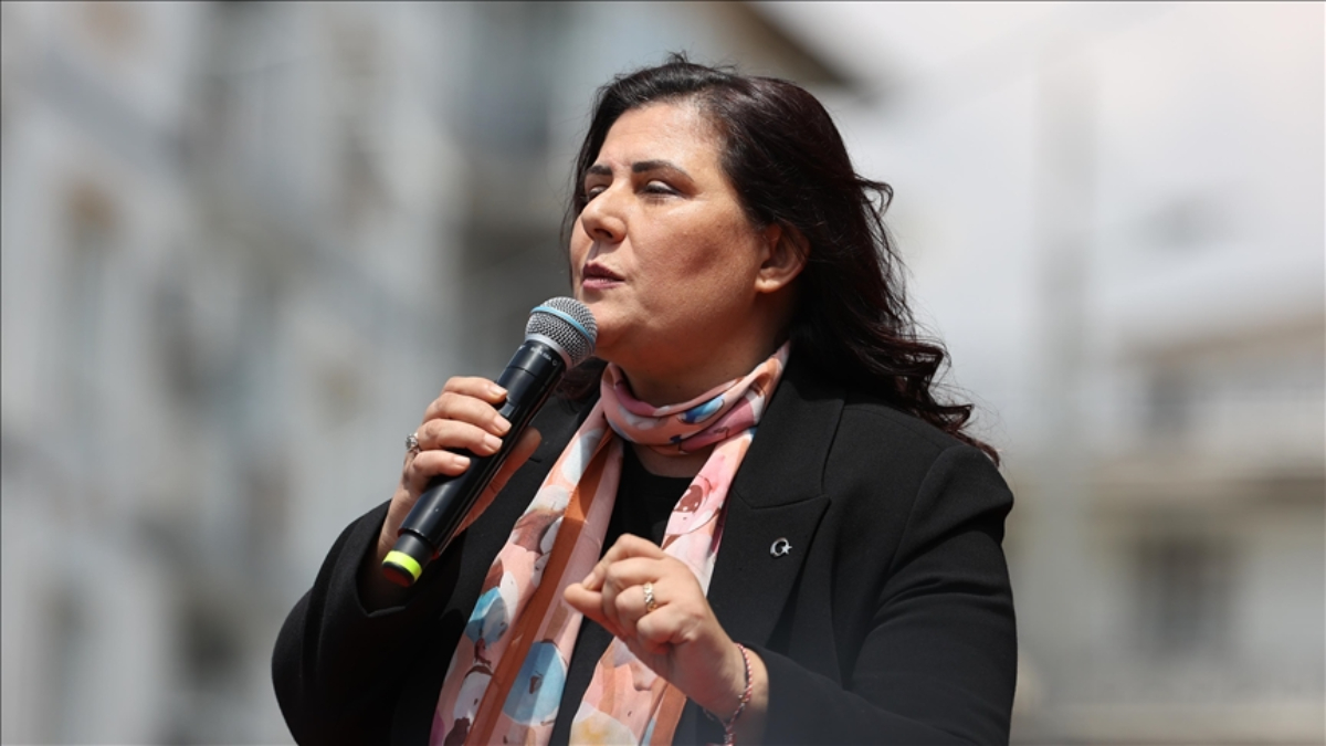 CHP lideri Özgür Özel, Aydın’da miting düzenledi. Kalabalık görünümü için