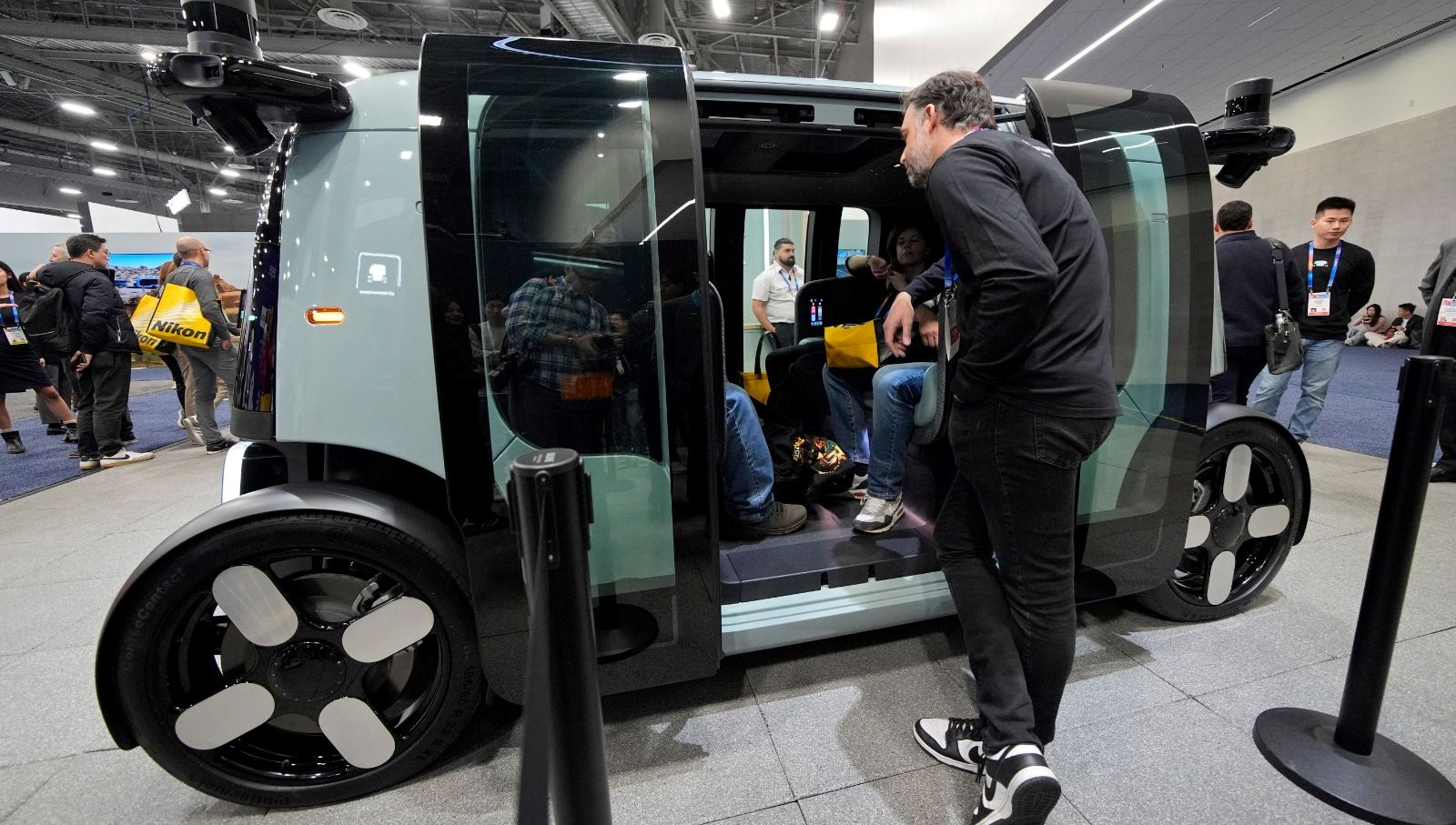 Amazon'un taksi kesimi için ürettiği aracı tanıtım hedefli olarak trafiğe