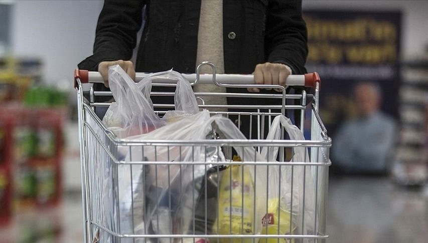 Birtakım zincir marketlerin plastik poşet yerine daha değerli olan kağıt ve