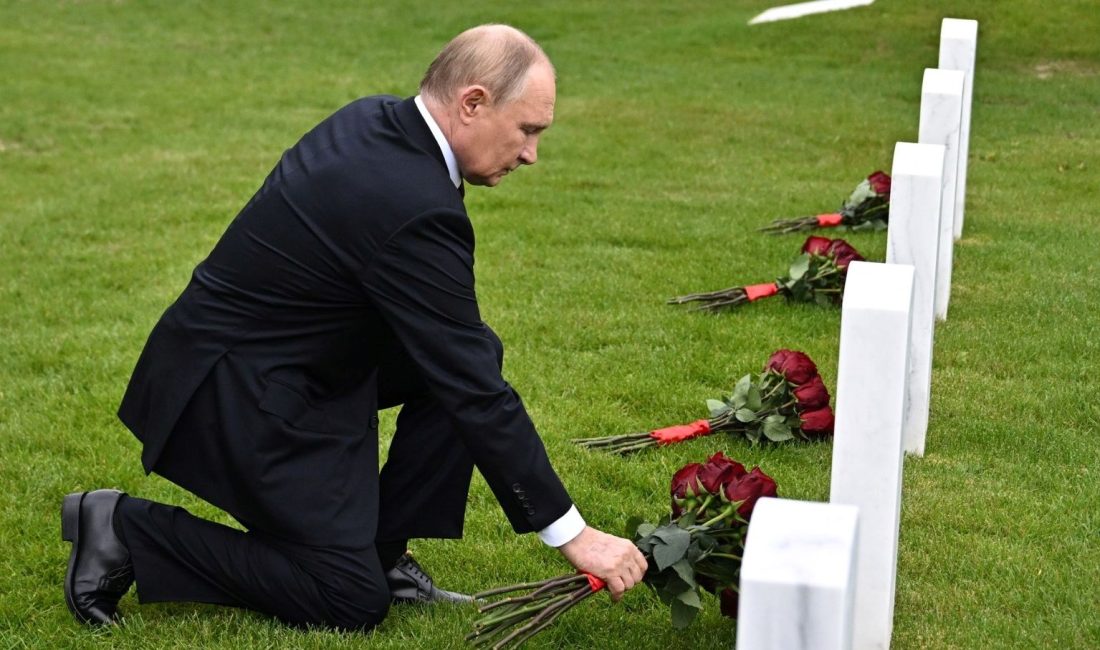 Rusya Devlet Başkanı Vladimir Putin, Alaska’da bulunan Sovyet askerlerinin mezarlarına çiçek