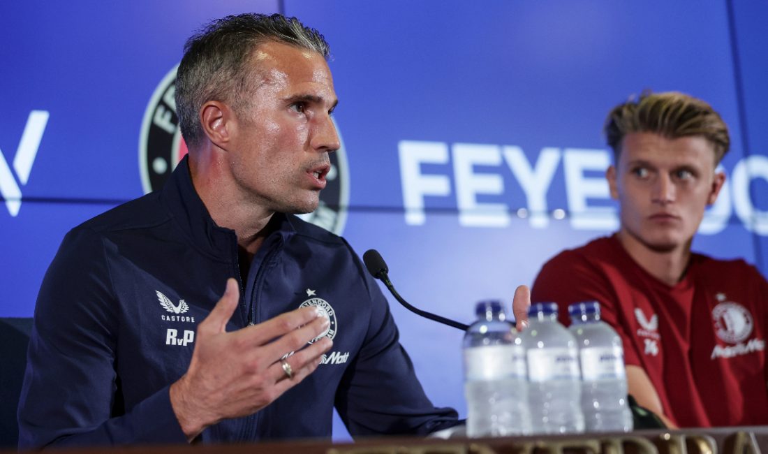 Feyenoord Teknik Yöneticisi Robin van Persie, Fenerbahçe ile oynayacakları maçın
