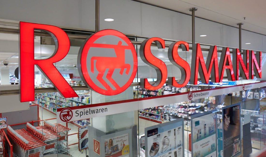 Rossmann mağazalarında satılan ISANA markasına ilişkin 5’i 1 ortada makyaj