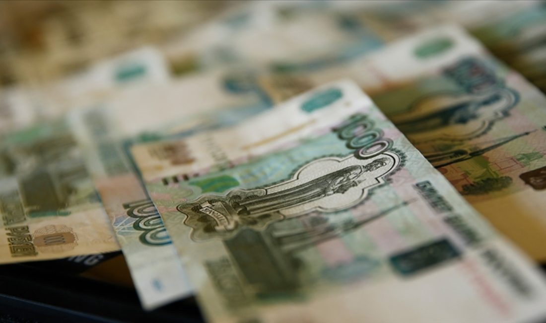 Rus hükümeti, ülkedeki ihracatçı şirketlere yönelik döviz gelirlerinin yüzde 40'ını