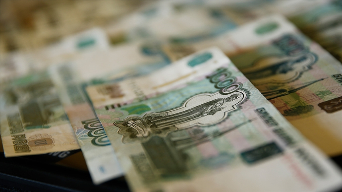 Rus hükümeti, ülkedeki ihracatçı şirketlere yönelik döviz gelirlerinin yüzde 40'ını