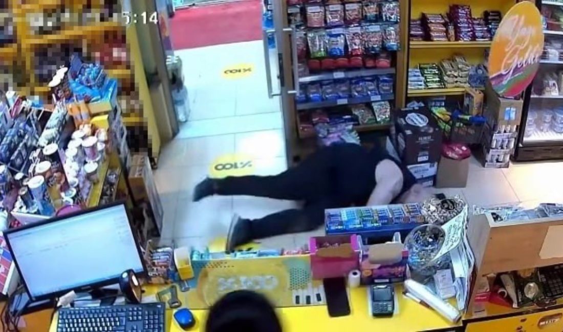 Karasu ilçesinde alışveriş için girdiği markette bir anda kötüleşerek yere