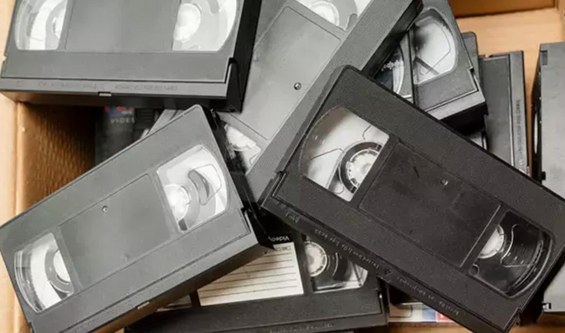 Tavan ortasında saklanan pek çok eşya şimdilerde koleksiyonerlerin açık amacı