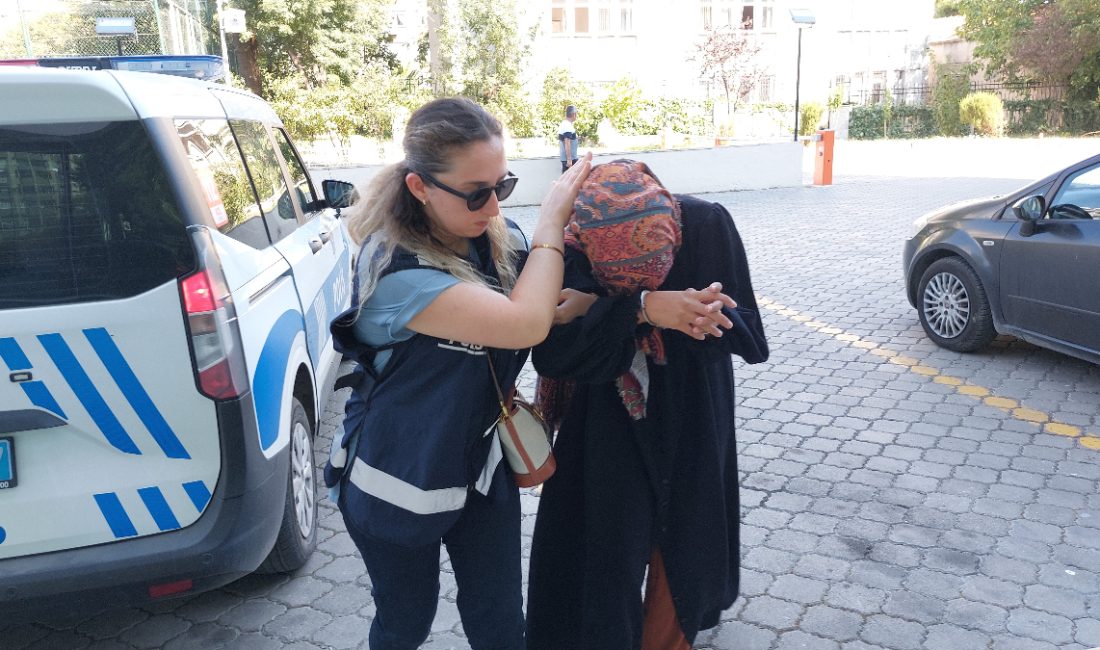 Atakum ilçesinde komşusunun meskenine, yaptırdığı yedek anahtarla girerek 1 milyon