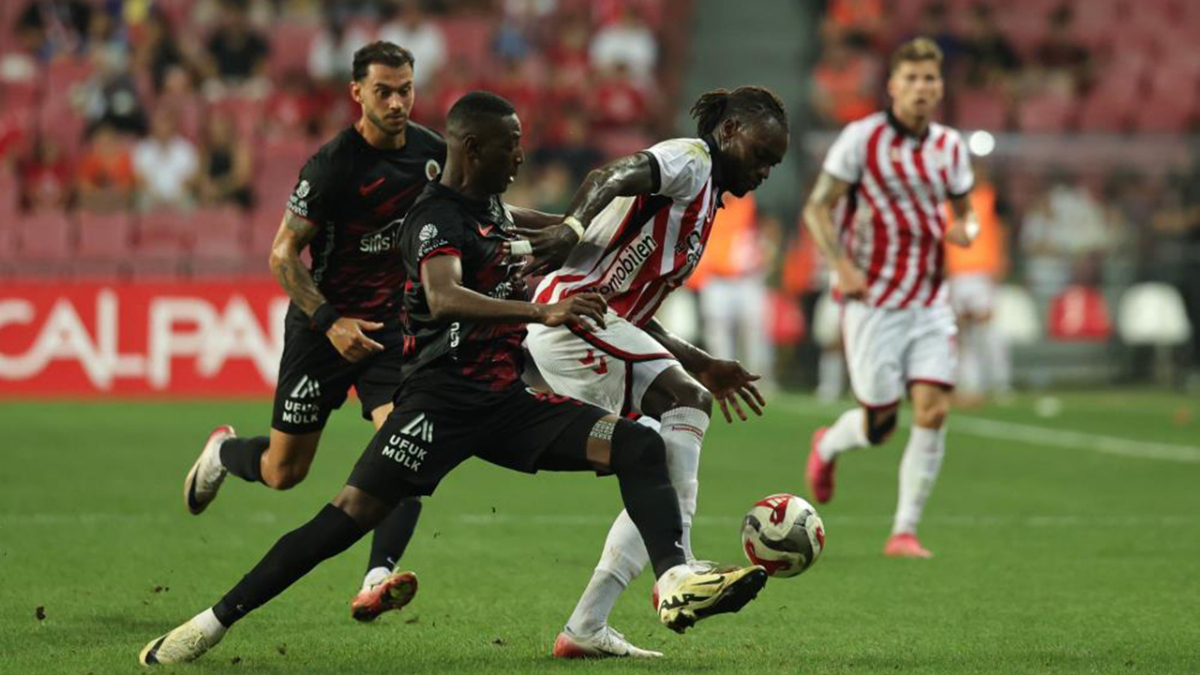 Samsunspor, Üstün Lig'in birinci haftasında konuk ettiği Gençlerbirliği'ni 2-1 mağlup