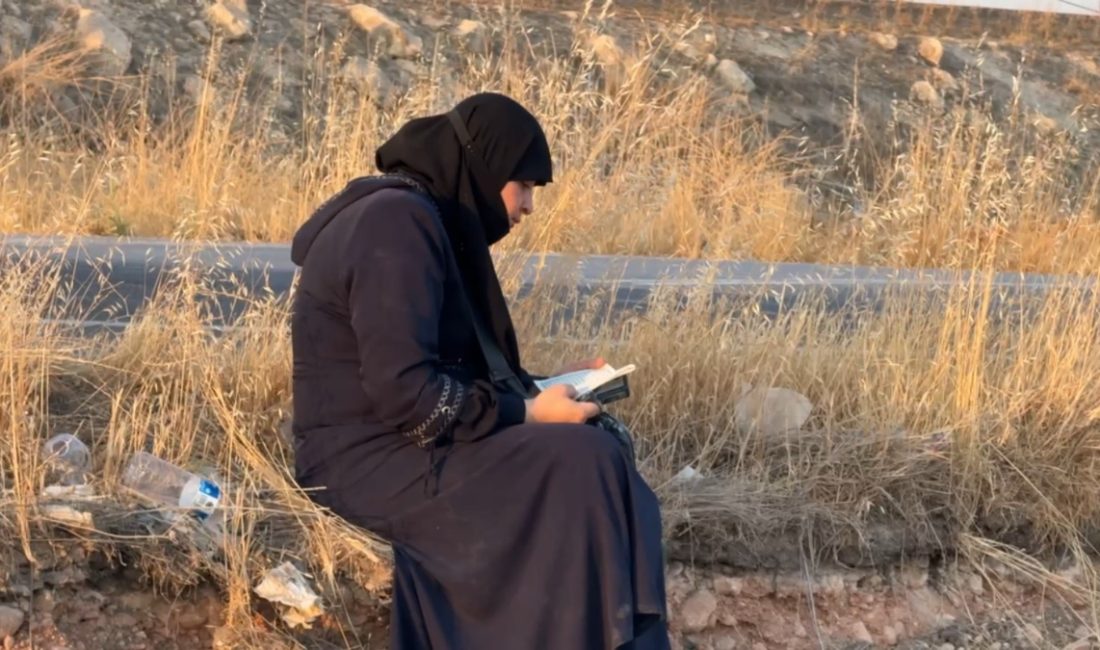 Şanlıurfa-Gaziantep yolunda takla atarak aksi dönen arabadan yara almadan kurtulan