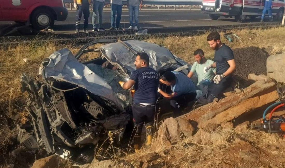 Şanlıurfa'da arabanın devrilmesi sonucu iki kişi hayatını yitirdi, üç kişi
