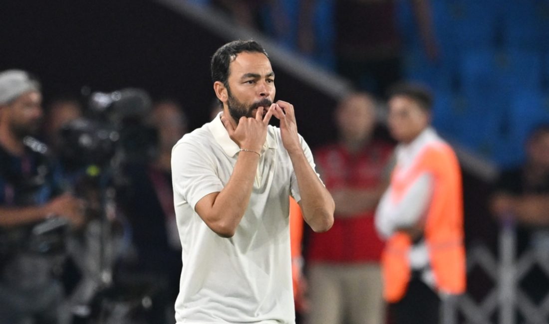 Süper Lig takımlarından Kocaelispor'un Teknik Yöneticisi Selçuk İnan, Trabzonspor müsabakasında