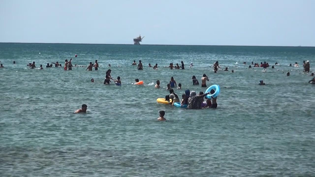 Silivri’de ağır rüzgar ve yüksek dalgalar nedeniyle 15-17 Ağustos’ta denize