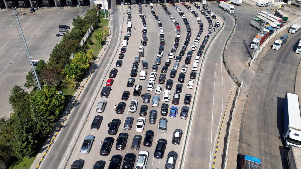 Türkiye'de yaz tatillerini geçirmelerinin ardından, Avrupa’da yaşadıkları ülkelere dönüş yolculuğu