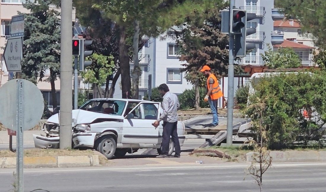 Sinop’un Boyabat ilçesinde araba aydınlatma direğine çarptı.  Kazada bir kişi