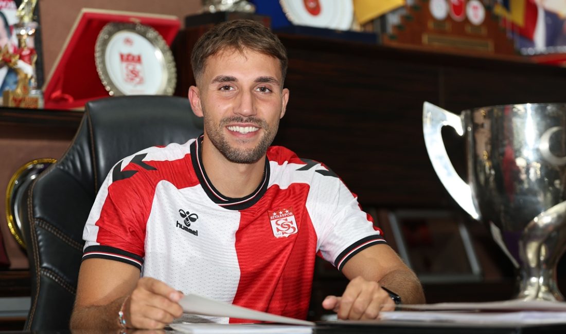 1. Lig'de yer alan Sivasspor, savunma oyuncusu Okan Erdoğan ile
