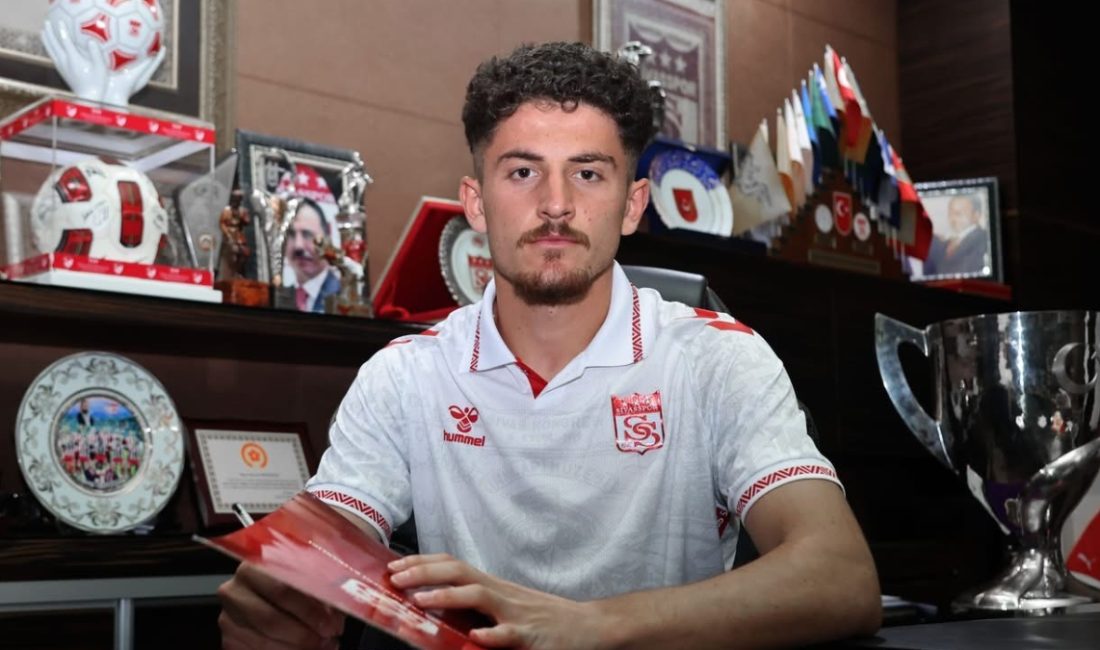 Sivasspor altyapısında yetişen genç oyuncu Emirhan Başyiğit’in mukavelesi, 2028 yılına
