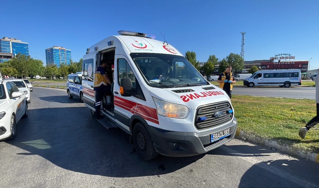 Sivas’ta dikkatsizlik nedeniyle kavşakta iki aracın karıştığı kazada yaralanan 3