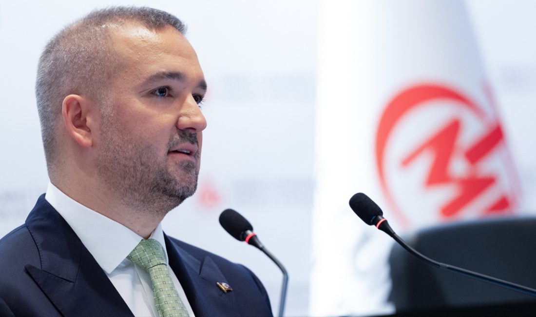 TCMB Başkanı Fatih Karahan, yılın 3. Enflasyon Raporu bilgilendirme toplantısında,