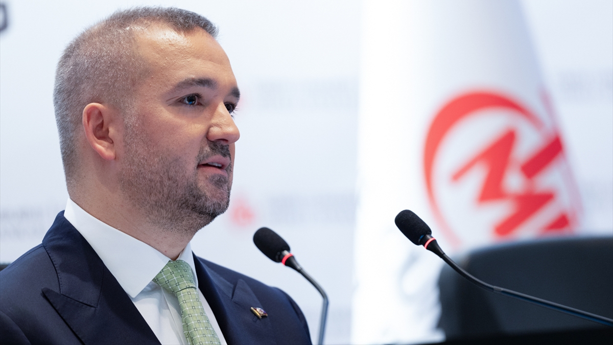 TCMB Başkanı Fatih Karahan, yılın 3. Enflasyon Raporu bilgilendirme toplantısında,