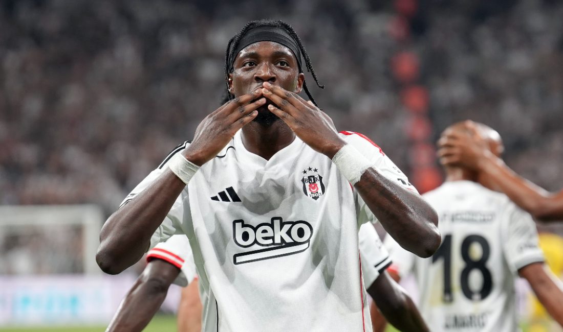 Beşiktaş’ın İngiliz golcüsü Tammy Abraham, Eyüpspor karşısında fileleri havalandırarak siyah-beyazlı