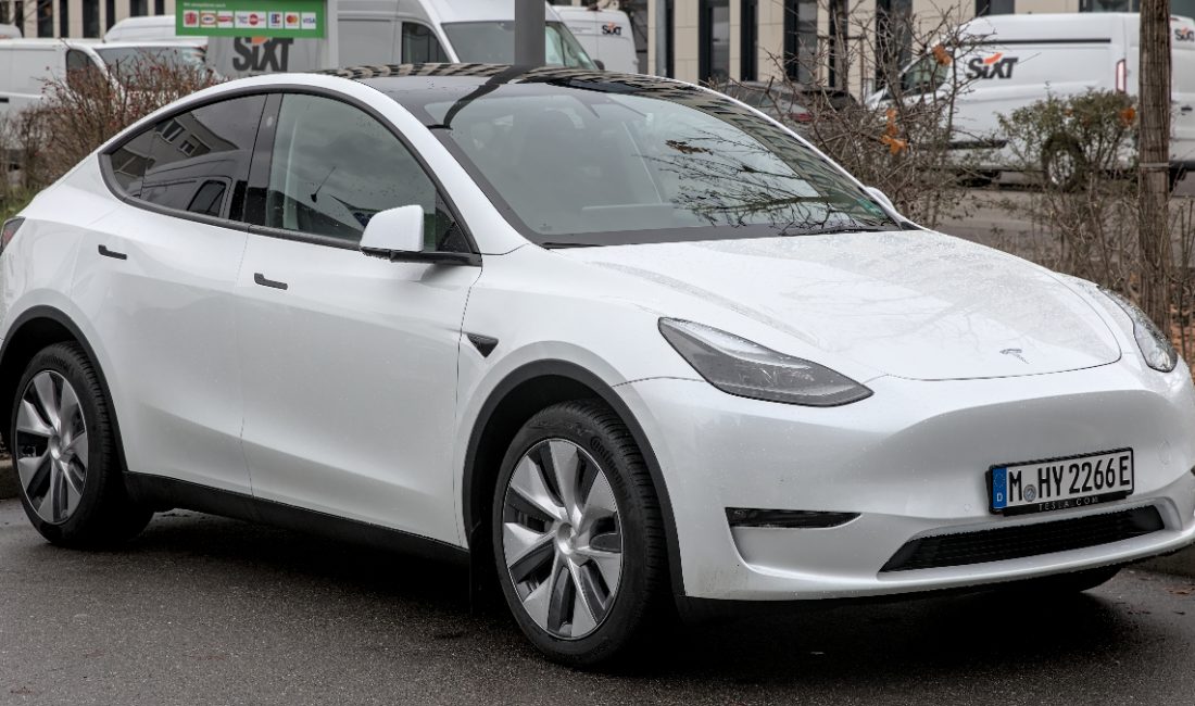 Kullanıcılardan gelen ağır yansıların akabinde geri adım atan Tesla, yenilenen