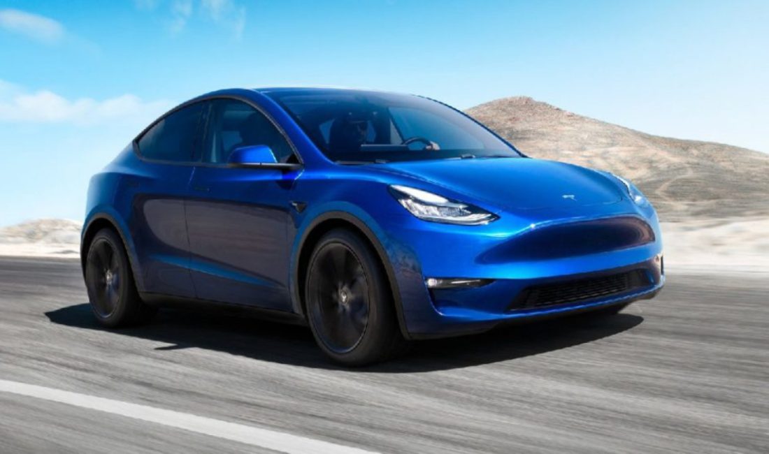 Tesla'nın Almanya'daki Giga Berlin fabrikasında ürettiği yeni Model Y'nin üretimi,