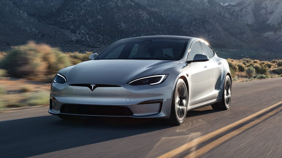 Elektrikli araba üreticisi Tesla, Türkiye'deki araç içi internet ve cümbüş
