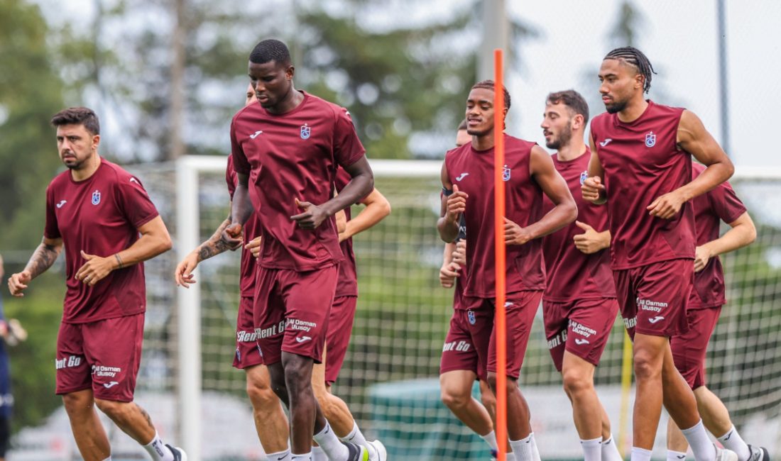 Fatih Tekke idaresindeki Trabzonspor, yeni dönem hazırlıklarına sabah antrenmanıyla devam