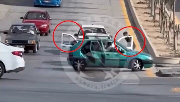 Ankara'nın Altındağ ilçesinde trafikte bıçak ve kılıçlarla şoföre saldıran şüpheliler